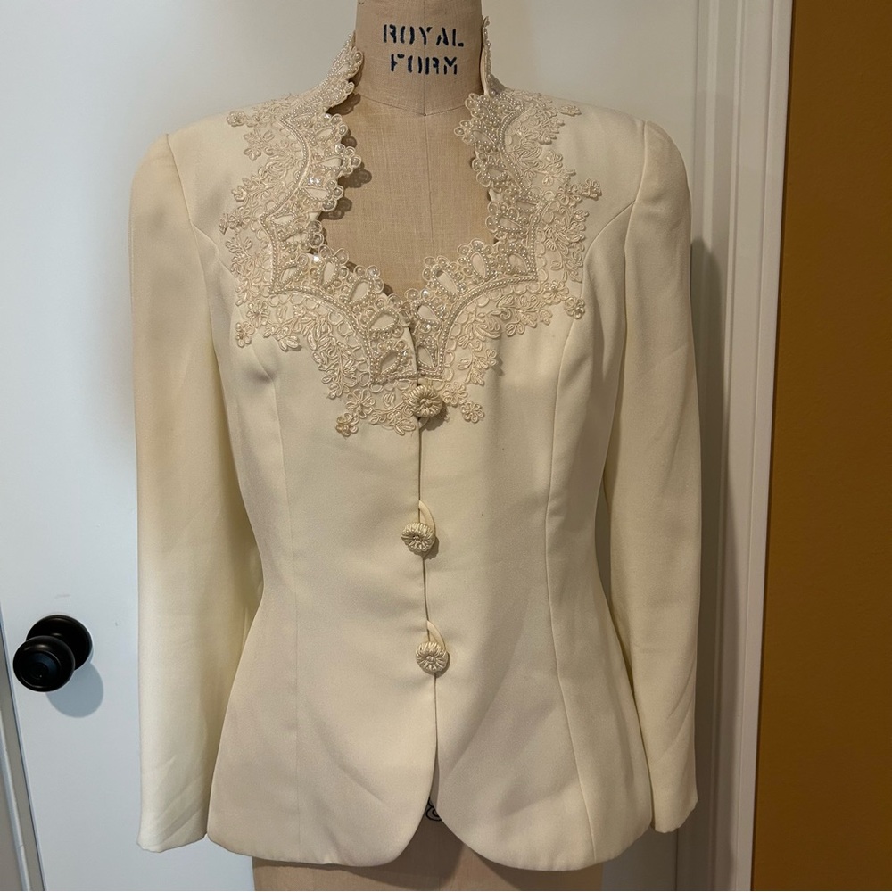 Elegant Cream Embellished Lace-Trim Blazer